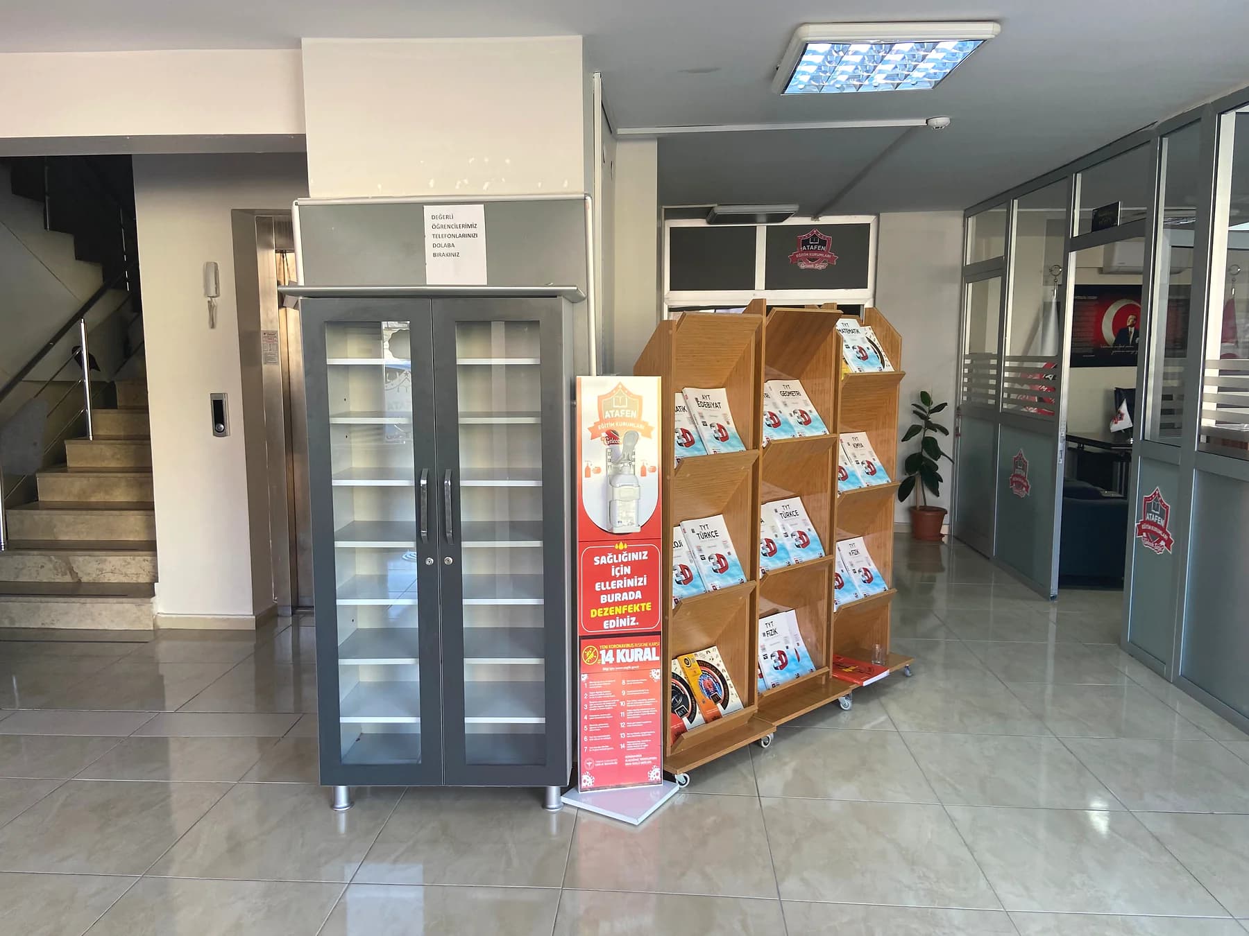 Atafen lobi ve çalışma kaynakları alanı